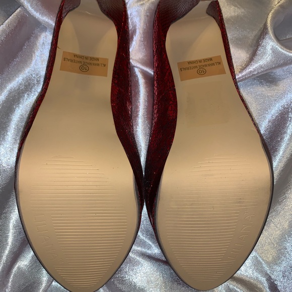 Heels - Picture 2 of 4